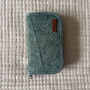 Eddie Bauer Everyday Wallet – Card Slots + Coin Pocket – Good preowned condition
